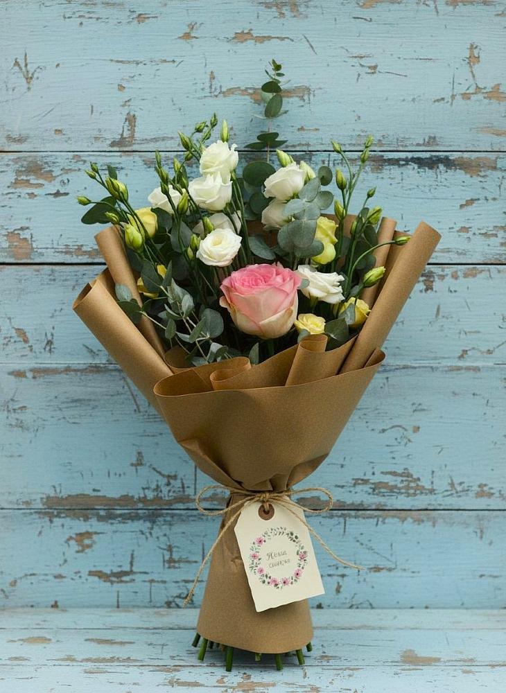 Букет цветов из: Розы и Лизиантусы в Коротояке