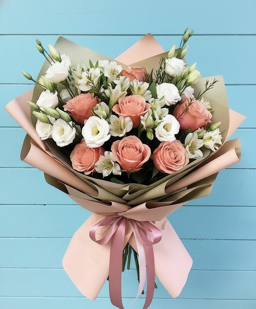 Букет цветов из: Розы, Альстромерии и Лизиантусы в Коротояке