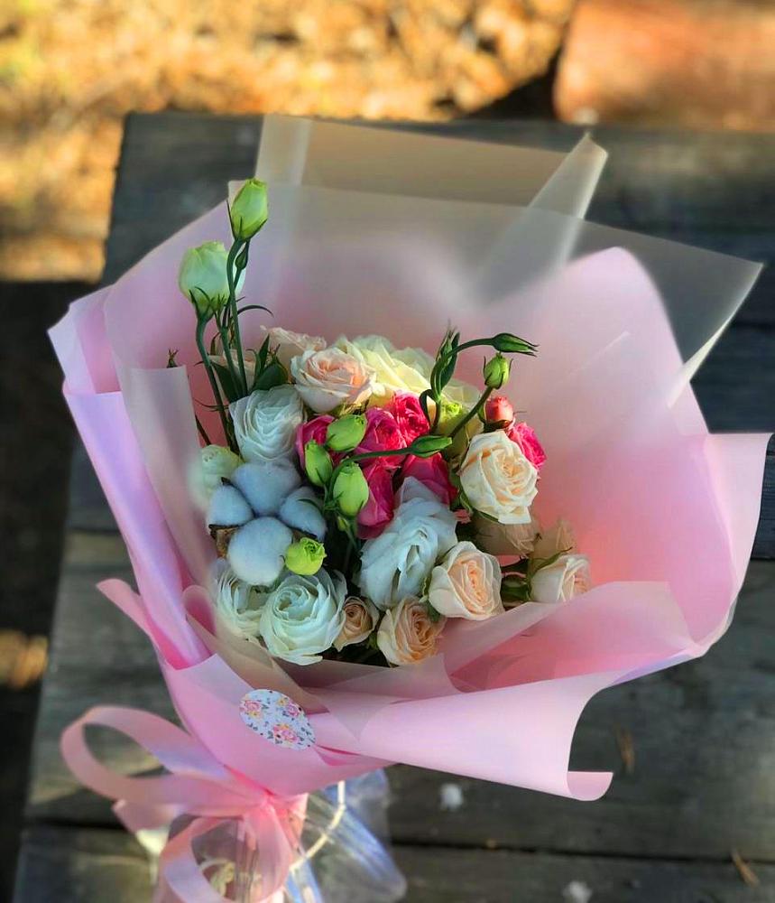 Букет цветов из: Розы и Лизиантусы в Коротояке