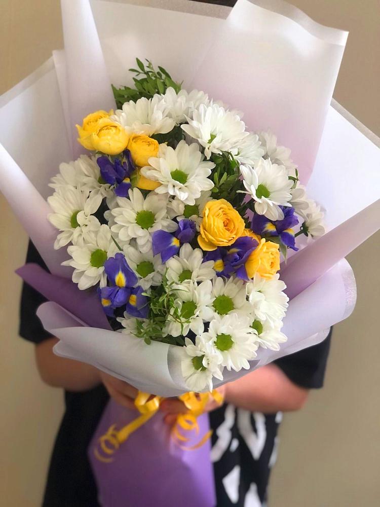 Букет цветов из: Ирисы, Хризантемы и Розы в Коротояке