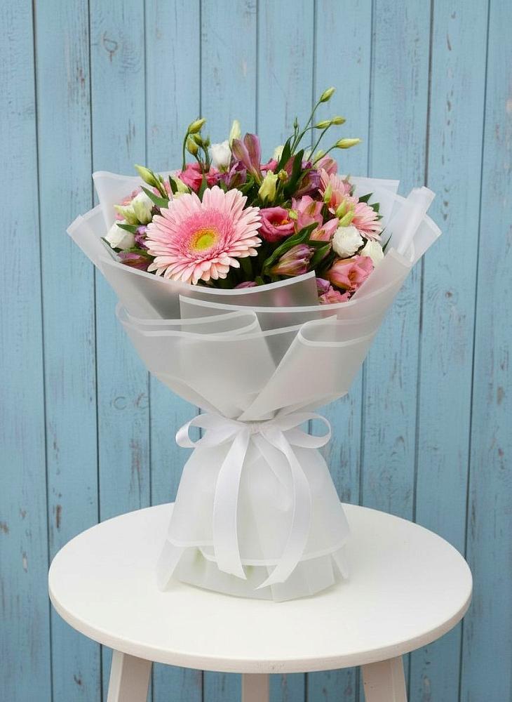 Букет цветов из: Герберы, Альстромерии и Лизиантусы в Коротояке