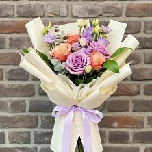 Букет цветов из:  Лизиантусы и Розы в Коротояке