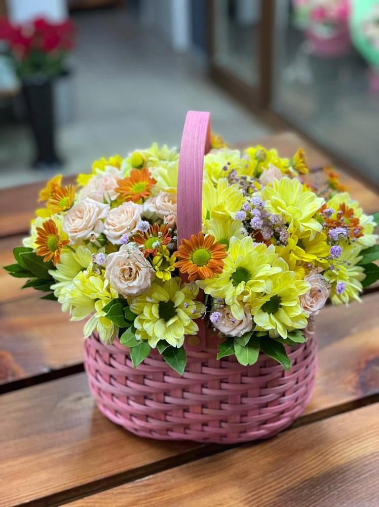 Цветочная композиция из Хризантемы и Розы в корзине в Коротояке