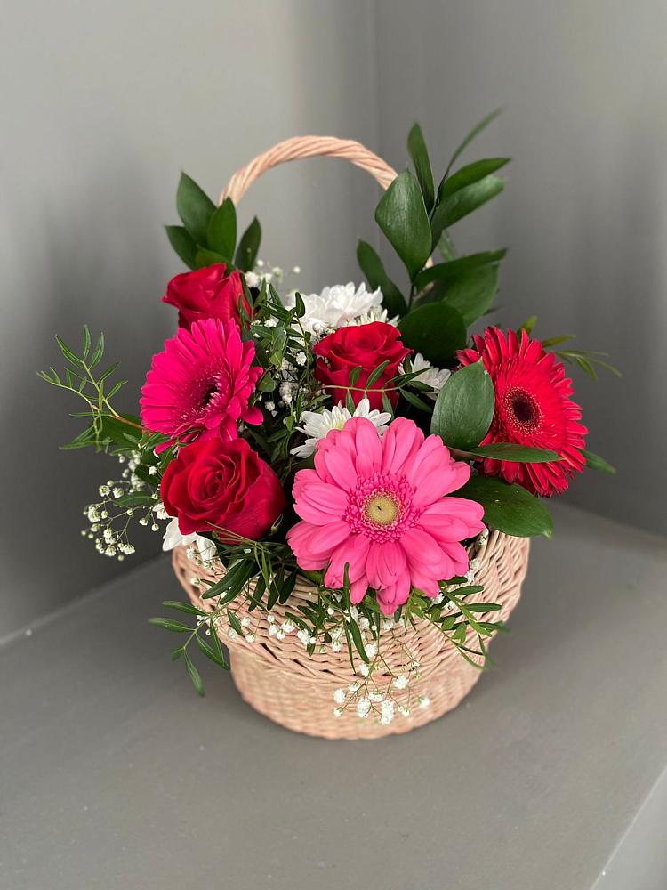 Цветочная композиция из Розы, Хризантемы и Герберы в корзине в Коротояке