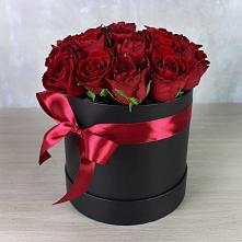 Цветочная композиция из Розы в шляпной коробке в Коротояке