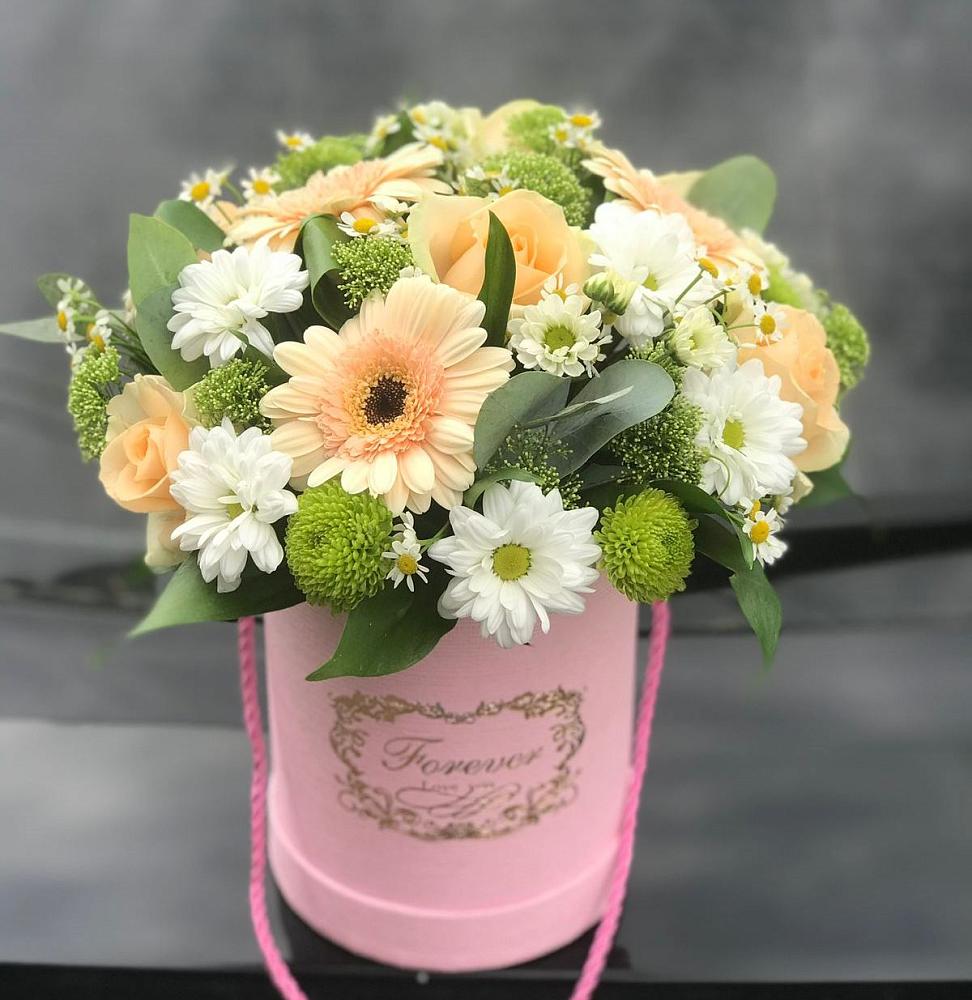 Цветочная композиция из Розы, Герберы и Хризантемы в шляпной коробке в Коротояке