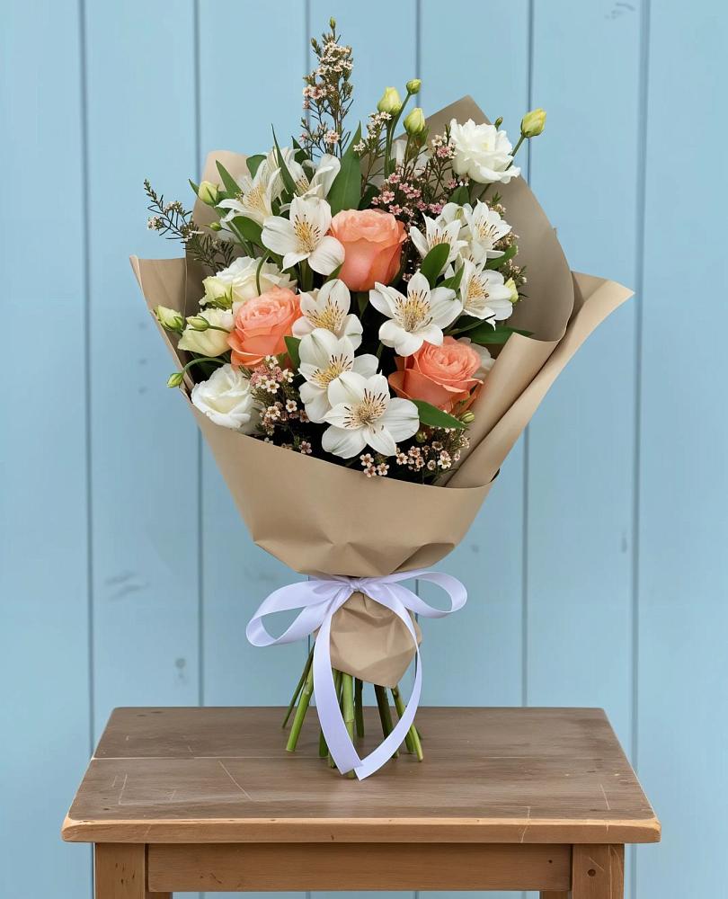 Букет цветов из: Альстромерии, Лизиантусы, Розы и Хризантемы в Коротояке
