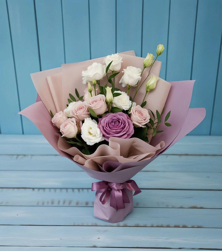 Букет цветов из: Розы и Лизиантусы в Коротояке